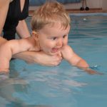 Baby-Schwimmen: Wassergewöhnung für Babys von ca. 5 Monate bis ca. 14 Monate)