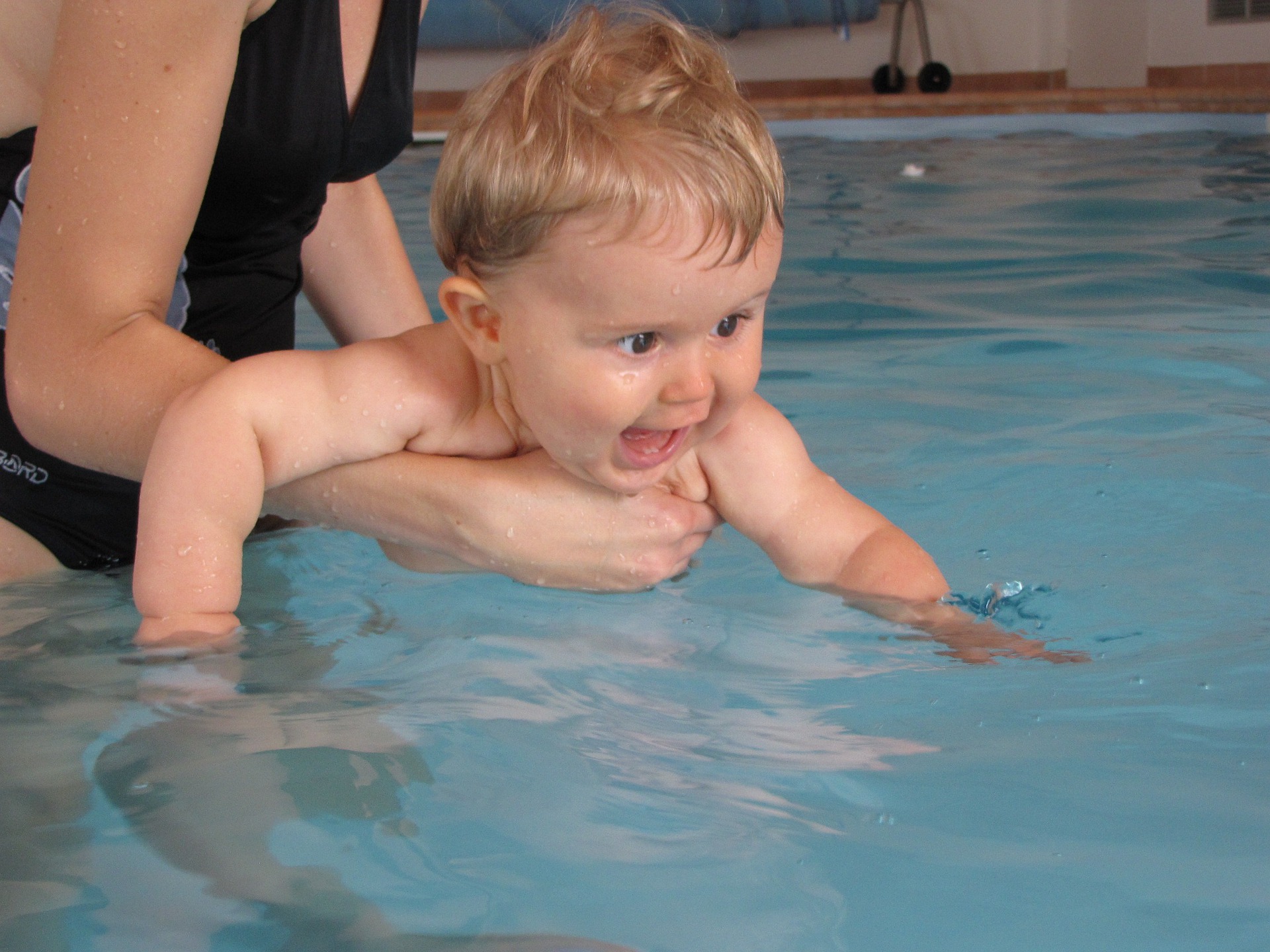 Baby-Schwimmen: Wassergewöhnung für Babys von ca. 5 Monate bis ca. 14 Monate)